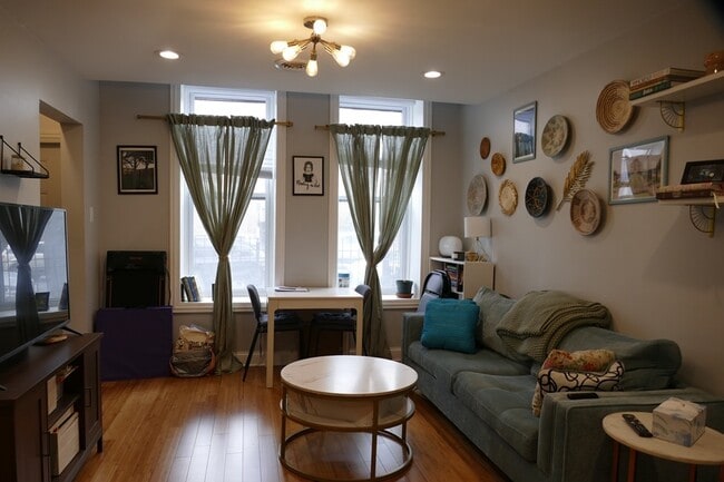 Photo - 834 N Mozart St Unit 1F