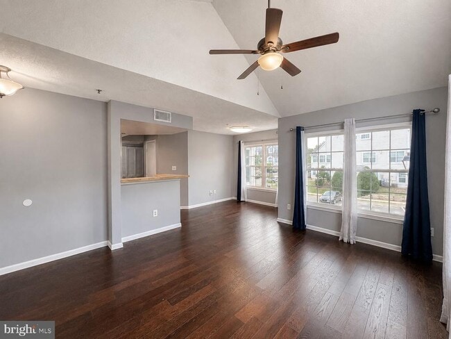 Building Photo - 14113 Bowsprit Ln Unit 202