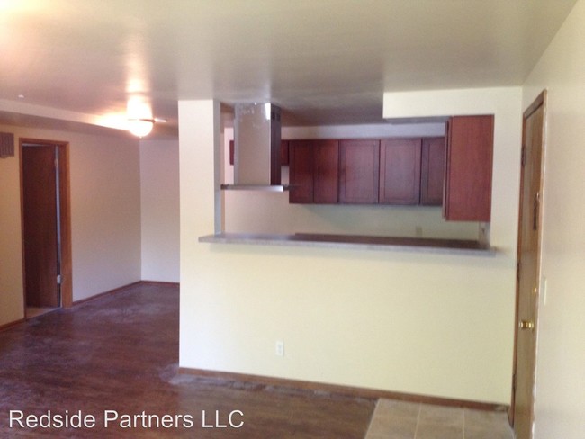 Photo - Carol Apartments