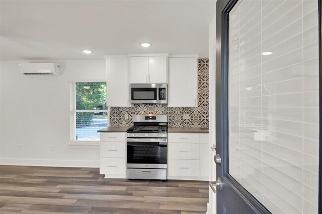 Photo - 2101 Benwick Cir