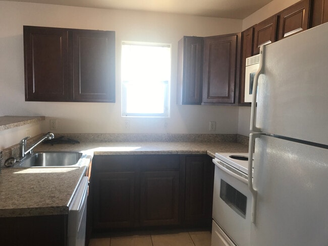 Photo - Great newer 2/3 close to everything