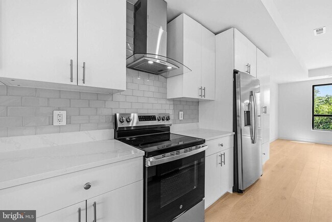 Photo - 2534 Elvans Rd SE