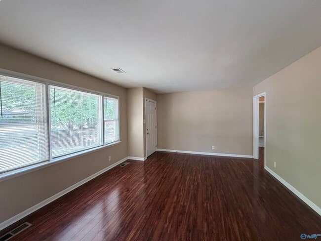 Photo - 2205 Glen Iris Rd NW