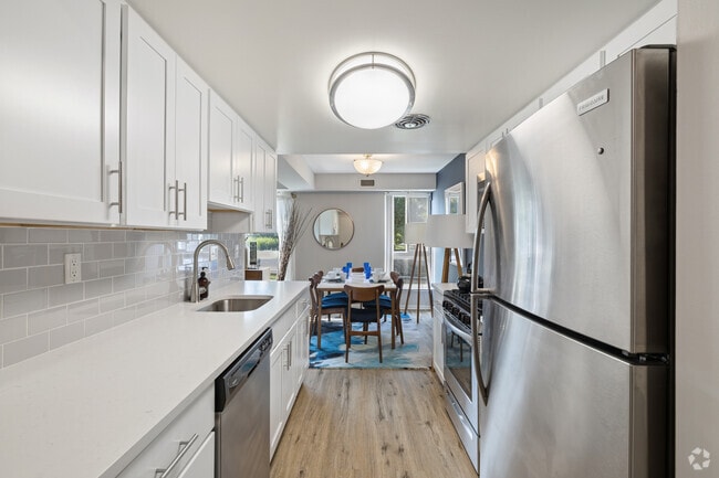 1BR, 1BA - 748SF - Kitchen