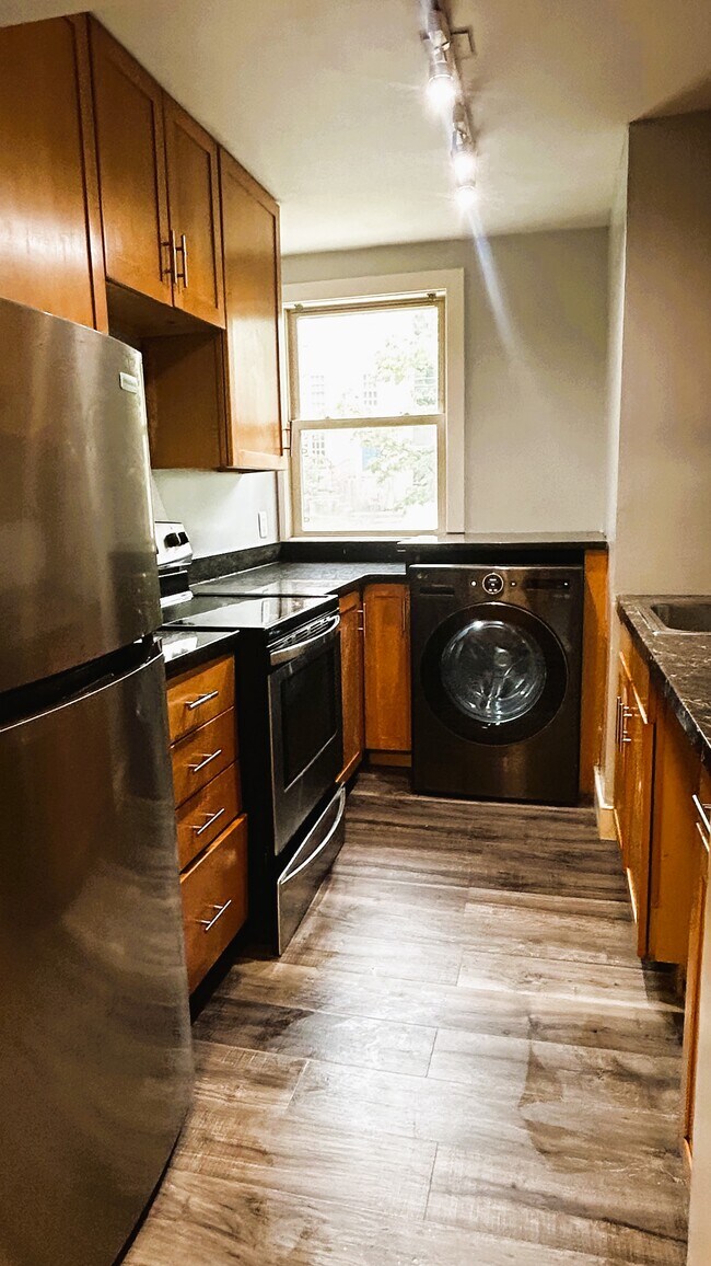 Photo - 2838 Hartford St SE Unit 201
