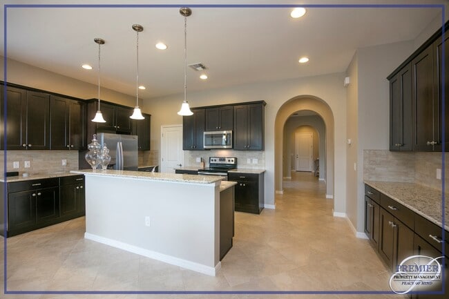 Photo - 1466 Artesia Dr W