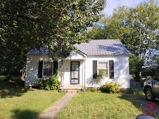 Building Photo - 210 Sycamore St Rental