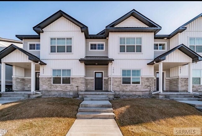 Building Photo - Like-New 3BD/2.5BA Home | Garage + Fenced Yard + W/D Included! $500.00 Rent Credit for the month ...