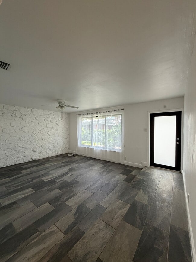 Building Photo - 408 SW 8th St