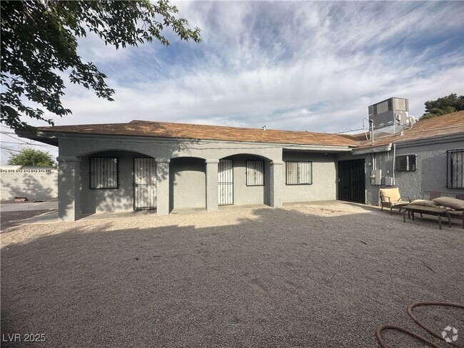 Building Photo - 2125 Elm Ave Rental
