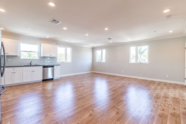 Photo - 1737 S Longwood Ave Unit #1737 1/2
