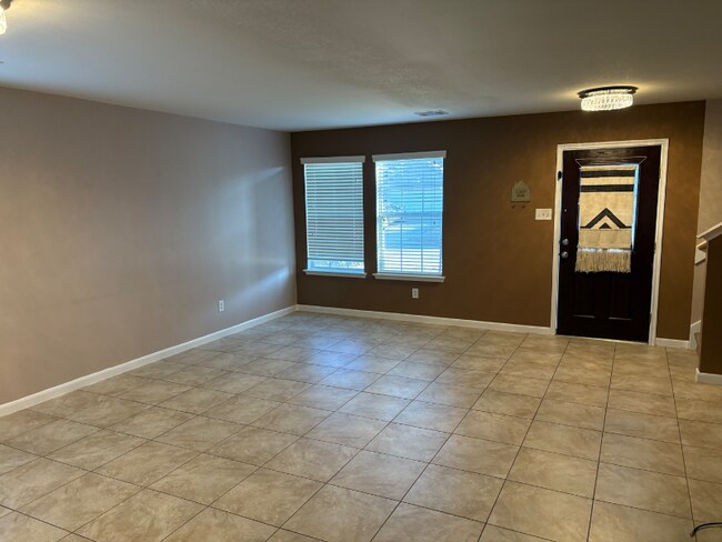 Photo - 327 Remington Heights Dr