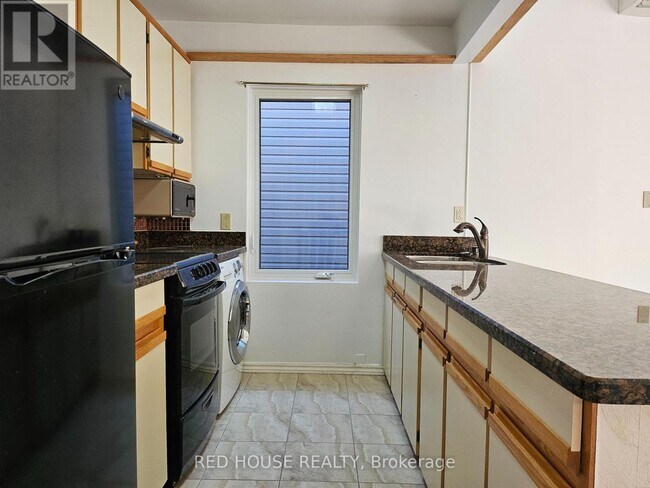 Photo - 37 Connaught Ave Unité Upper