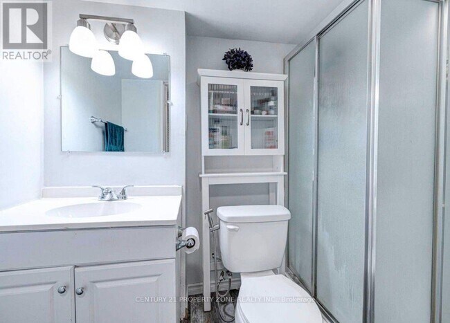 Photo - 6 Roehampton Crescent