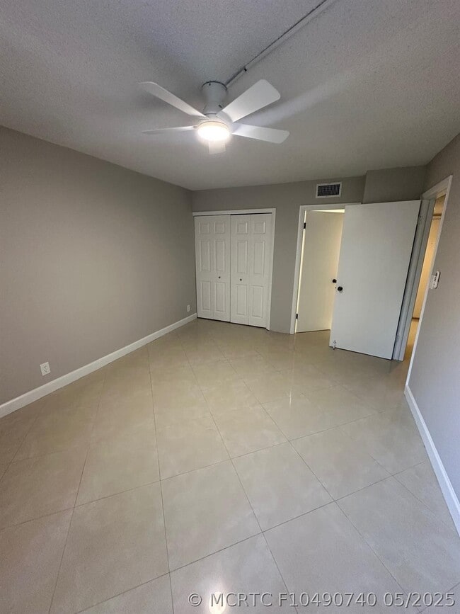 Photo - 210 Lakeview Dr Unit 206