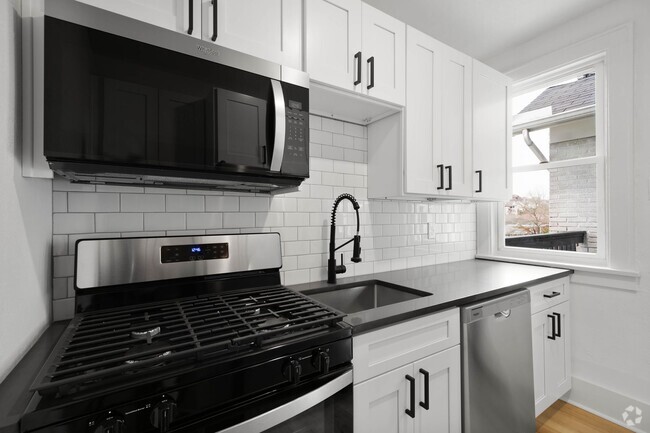 Building Photo - AVAILABLE JUNE 1ST!! FULLY RENOVATED 1-bed... Unit 1101.5 McNeilly Avenue Rental
