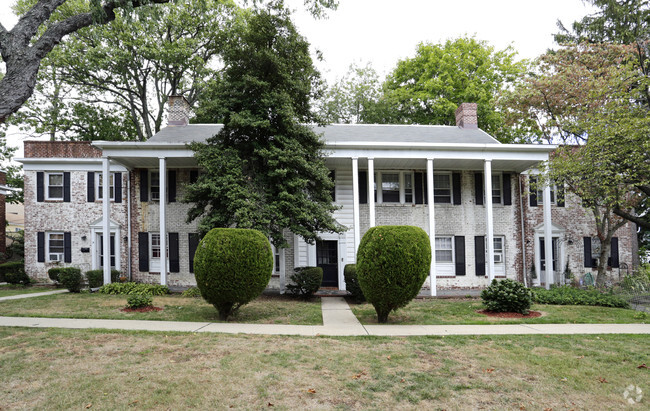 Building Photo - Village Green Rental