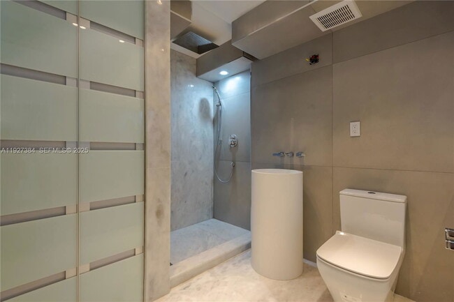 Photo - 6423 Collins Ave