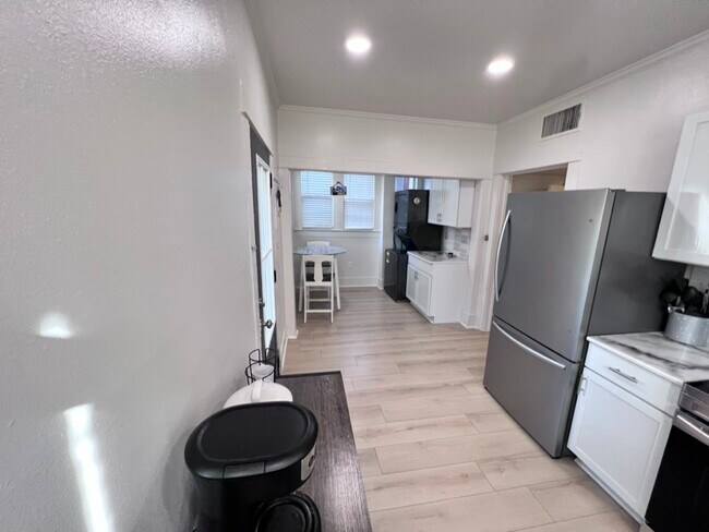 Photo - 517 Europe St