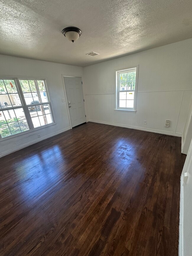 Photo - 1619 Bellaire St