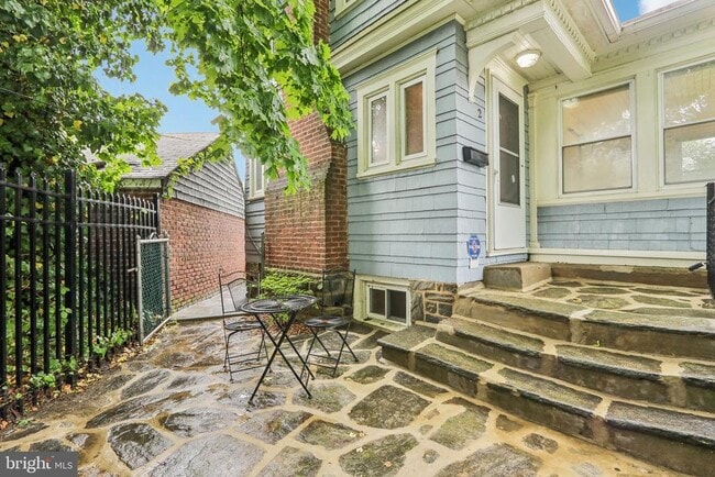 Building Photo - 2 E Avon Rd Rental