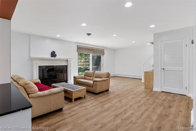 6711 Woodside Trail