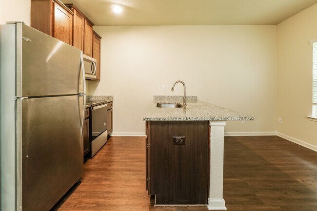 Photo - 1010 Highwood Ln