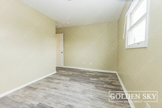 Photo - 2109 S Hoyt Ave