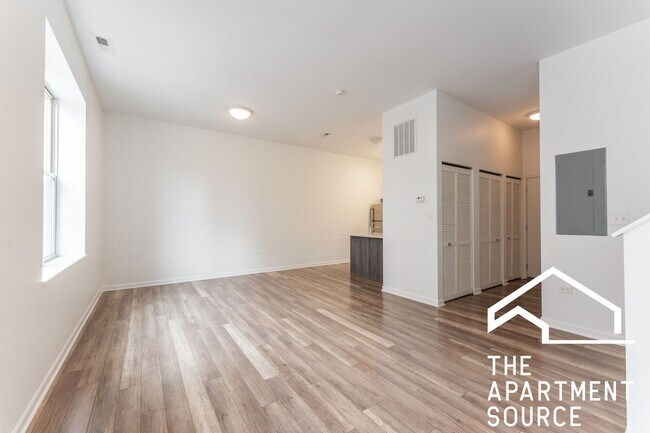 Photo - Modern Duplex Up: 2 Bed 2.5 Bath & In Unit W/D Unidad 204