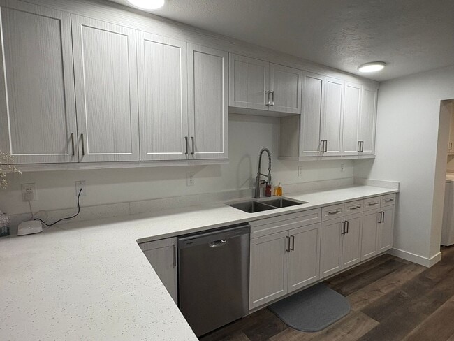 Photo - 380 Utah Ave Unit B