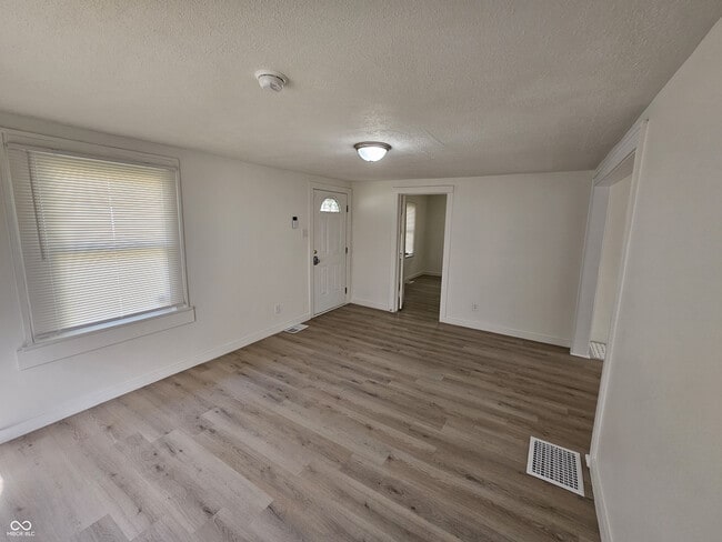 Photo - 835 Tecumseh St