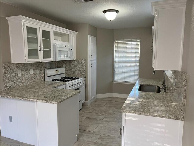 Photo - 5909 Avery Island Ave