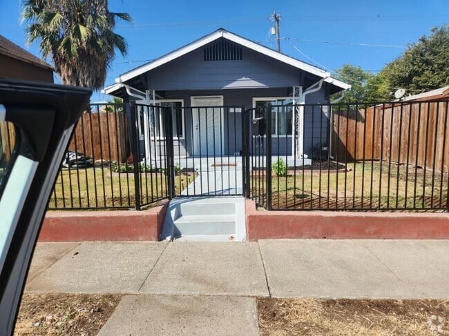 Building Photo - 1527 Stanford Ave Rental