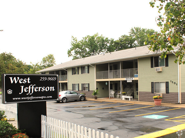 Building Photo - West Jefferson Apartments