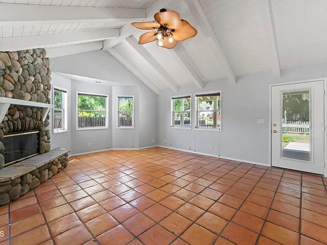 Photo - 605 Grand Ave