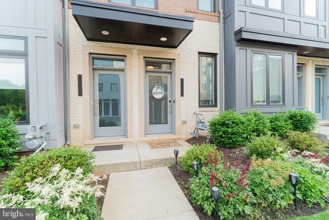 Building Photo - 23619 Waterford Downs Terrace