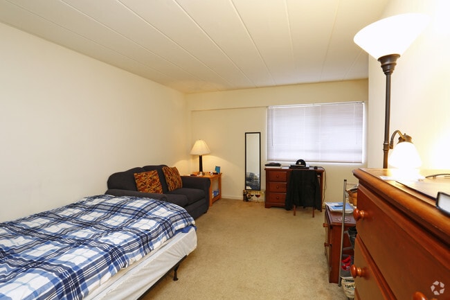 Photo - Parkway Plaza