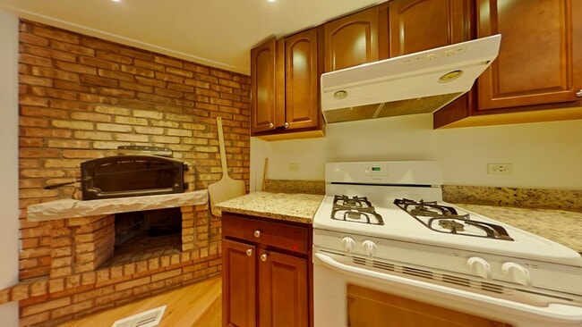 Photo - 719 W Buckingham Pl Unit 2