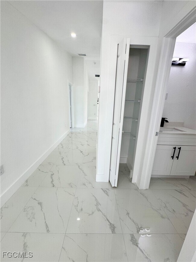 Photo - 668 Chemstrand St E