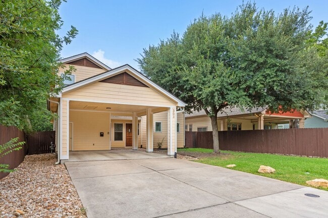Photo - 303 Zennia St
