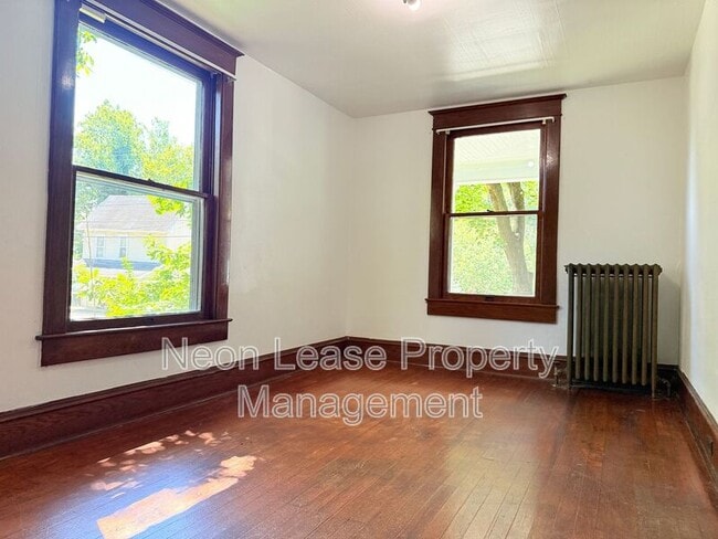 Photo - 303 E 6th St Unit B