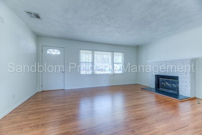 Photo - For Lease | Tulsa | Available Now!