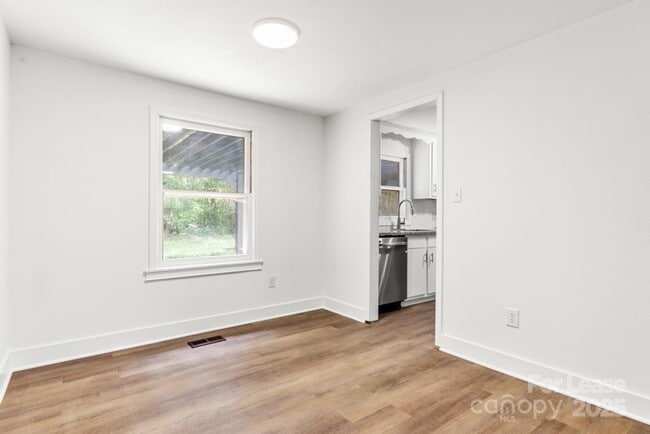 Photo - 761 Randa Dr