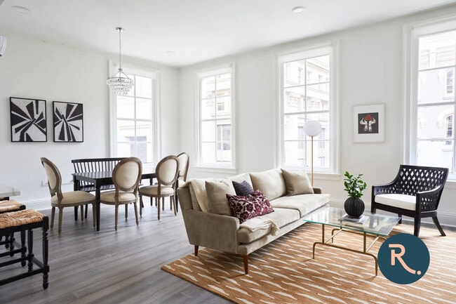 Building Photo - 301 St Charles Ave Rental