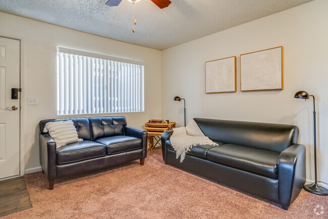 1 BR, 1 BA - 607 SF