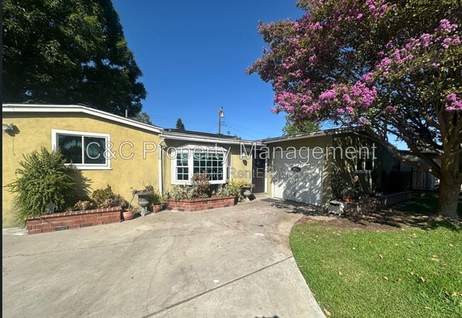 Building Photo - 15433 Ector St