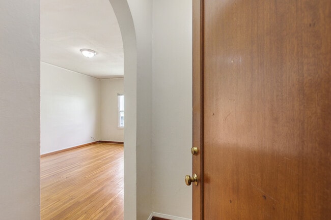 Photo - 1650 Oxford St