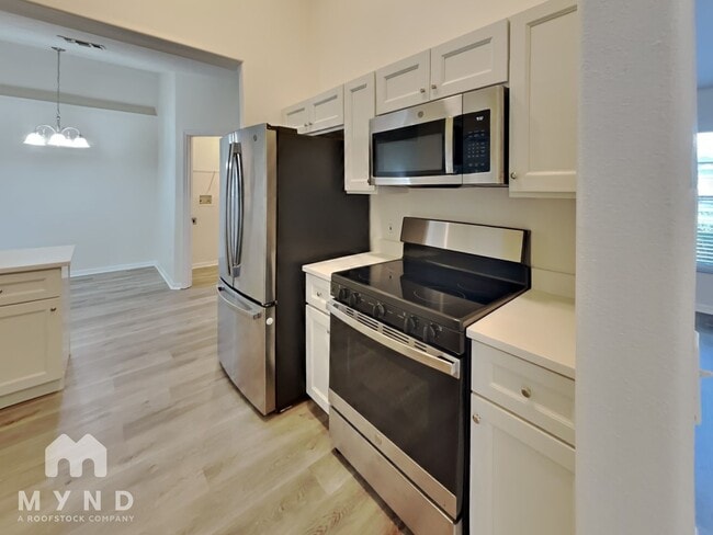 Photo - 2617 Hawthorne Ln