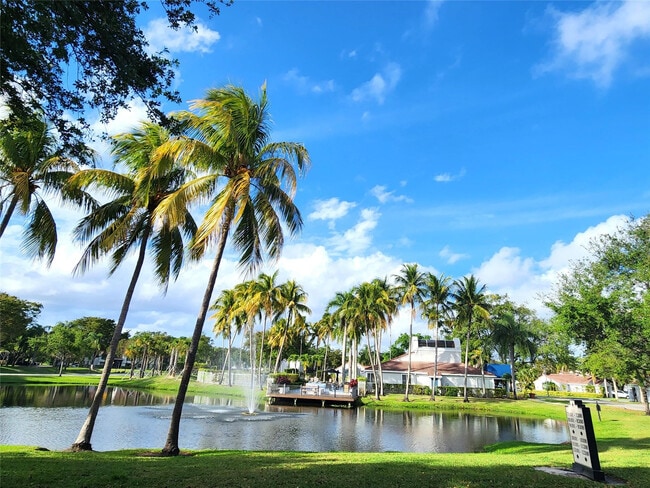 Photo - 651 Lyons Rd Unidad 10206