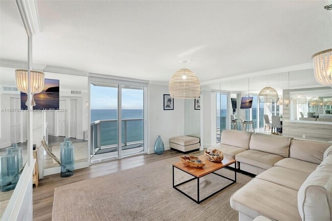 Building Photo - 2401 Collins Ave Unit 1902 Rental